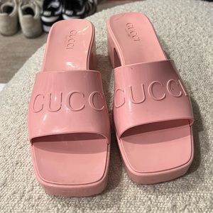 Gucci pink rubber slides size 38